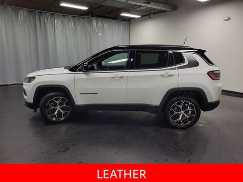 Used 2024 Jeep Compass Limited w/ Mopar Graphics Package AWD/4WD image 5