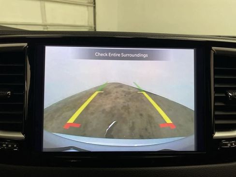 Used 2024 Chrysler Pacifica Touring-L FWD image 25