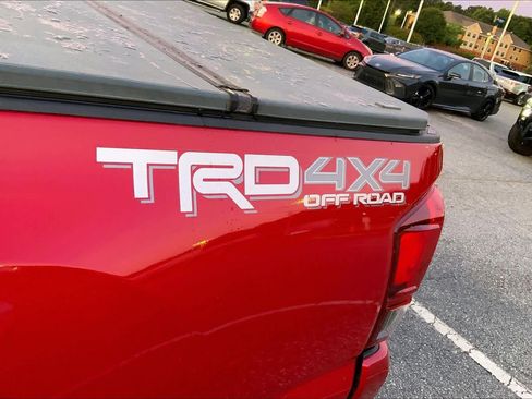 Used 2018 Toyota Tacoma TRD Off-Road w/ Technology Package AWD/4WD image 30