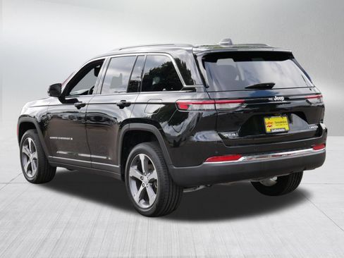 Used 2025 Jeep Grand Cherokee Limited w/ Trailer Tow Package AWD/4WD image 5