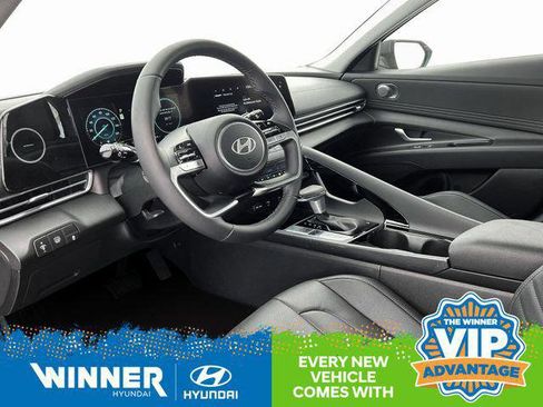 New 2025 Hyundai Elantra Limited image 15