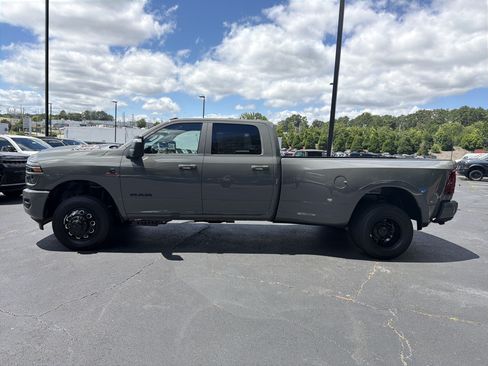 New 2026 RAM 3500 Laramie AWD/4WD image 4