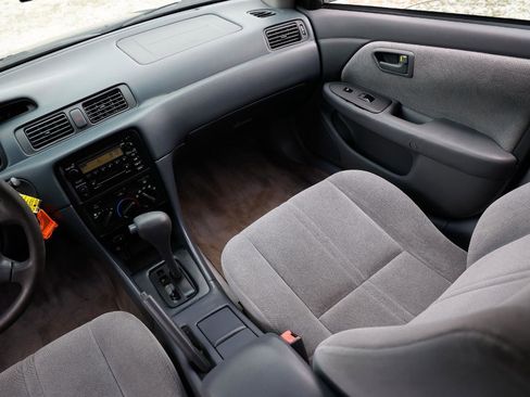 Used 2000 Toyota Camry CE FWD image 22