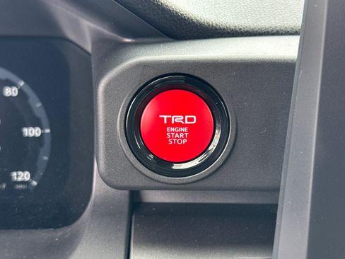 Used 2025 Toyota Tacoma TRD Sport AWD/4WD image 31