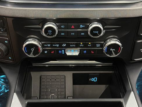Used 2026 Ford F450 Platinum w/ FX4 Off-Road Package AWD/4WD image 25