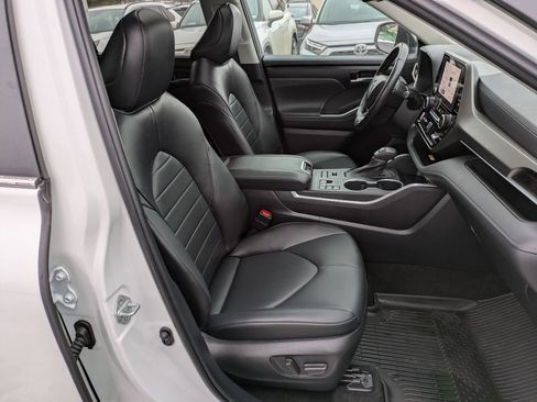 Used 2023 Toyota Highlander XLE image 24