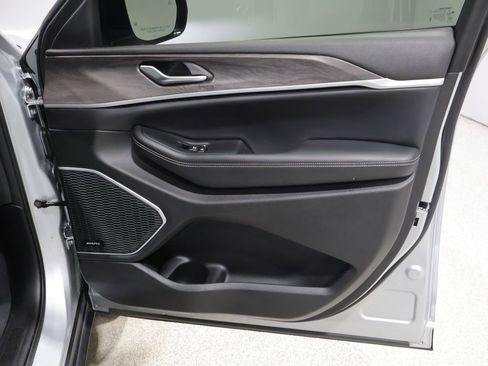 Used 2023 Jeep Grand Cherokee L Limited image 24