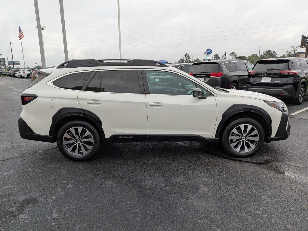 Used 2022 Subaru Ascent Limited w/ Technology Package AWD/4WD image 4