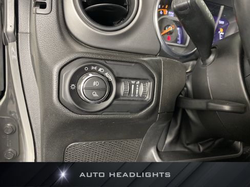 Used 2022 Jeep Gladiator Sport image 24