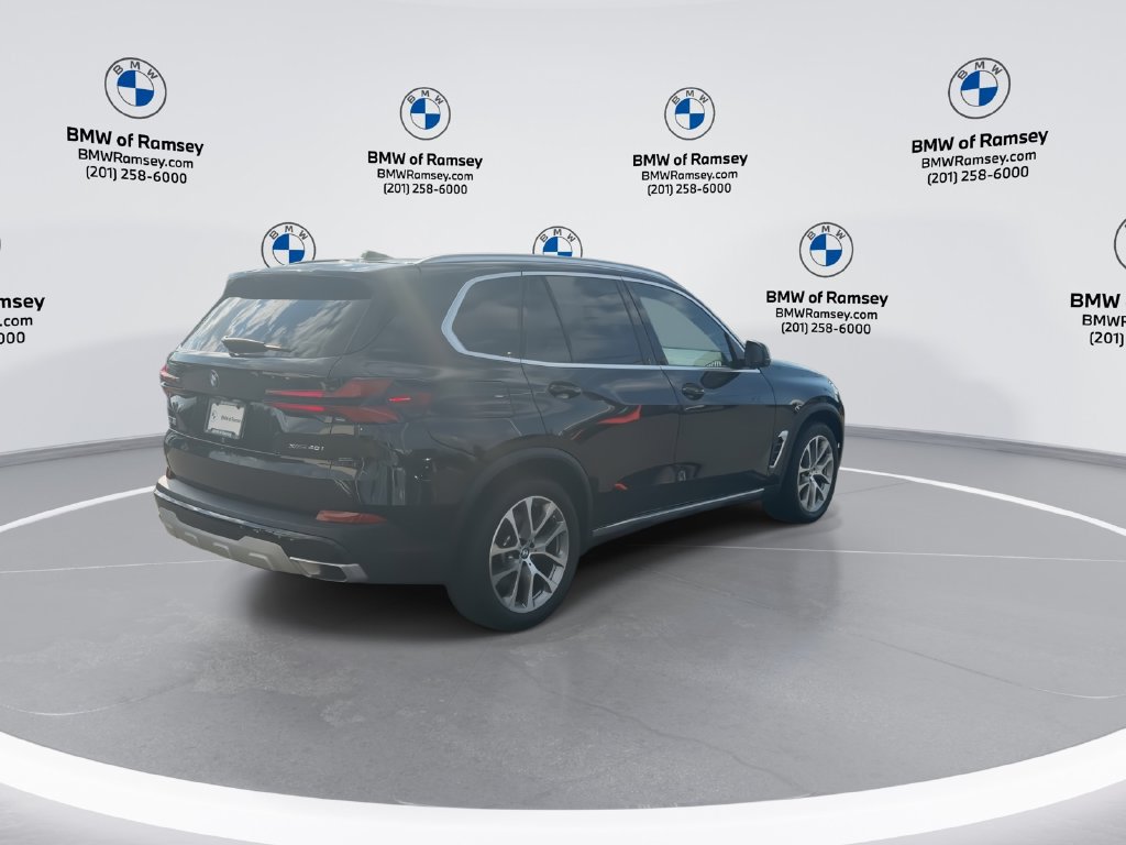 Used 2024 BMW X5 xDrive40i w/ Parking Assistance Package AWD/4WD image 8