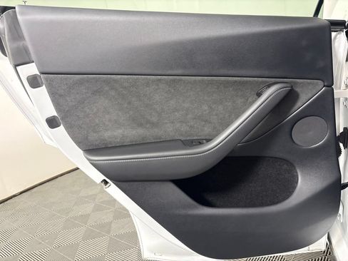 Used 2023 Tesla Model Y Long Range AWD/4WD image 24