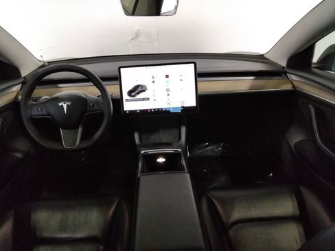 Used 2021 Tesla Model 3 Standard Range Plus image 31