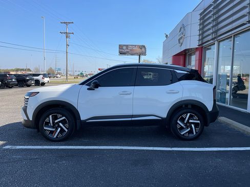 Certified 2025 Nissan Kicks SV w/ SV Premium Package FWD image 19