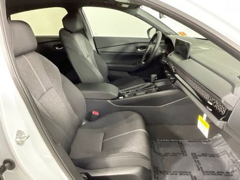 Used 2025 Honda Accord Sport image 18