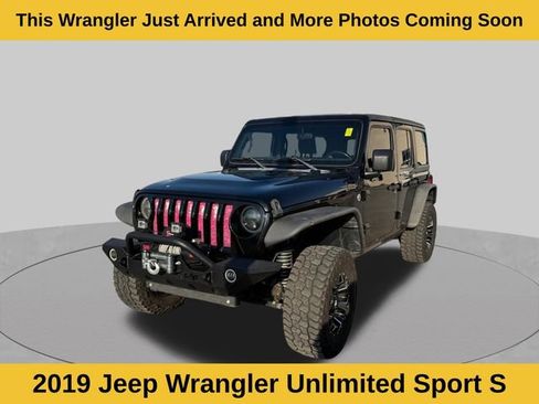 Used 2019 Jeep Wrangler Unlimited Sport S AWD/4WD image 3