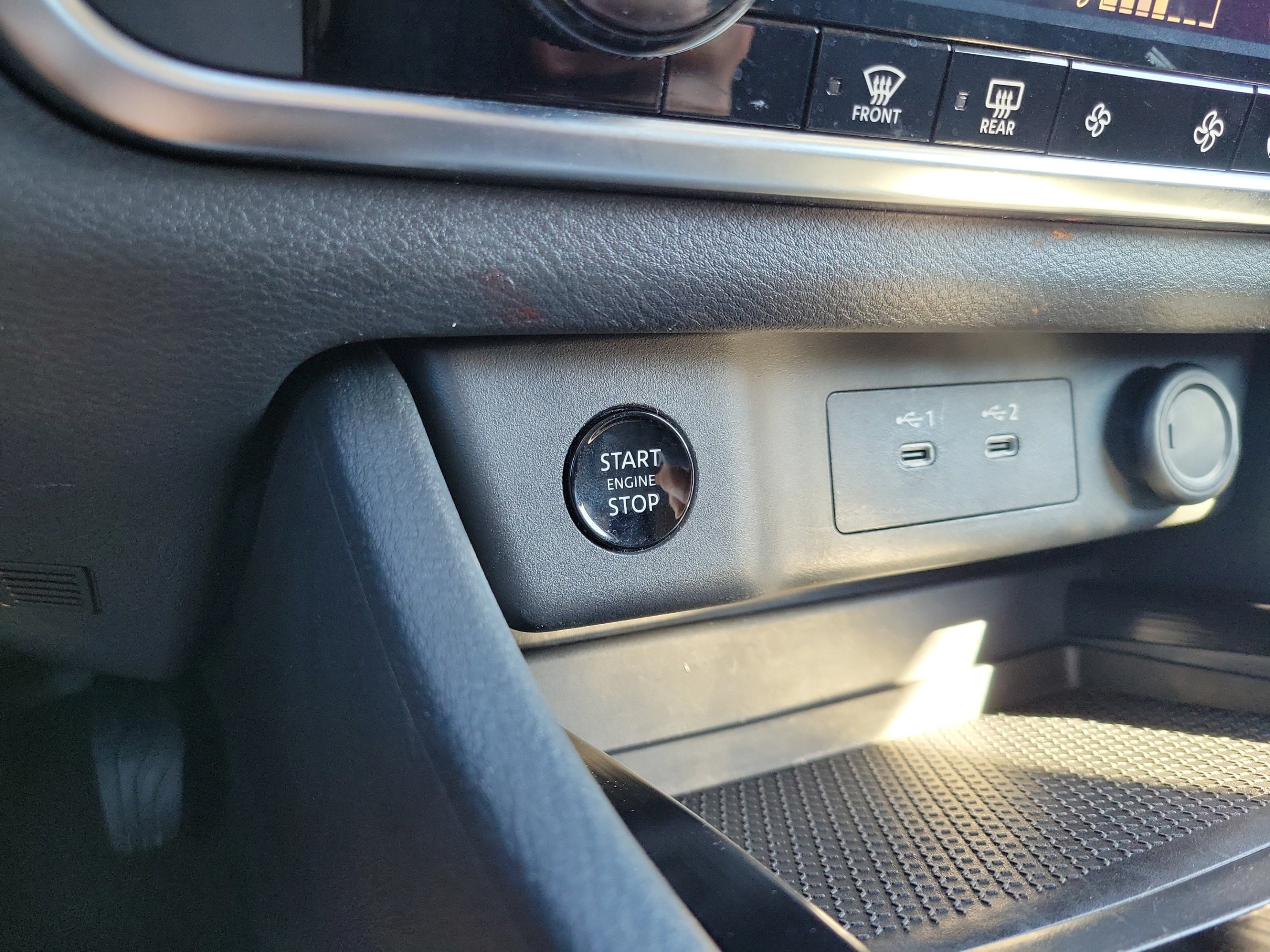 Used 2025 Nissan Rogue SV FWD image 31