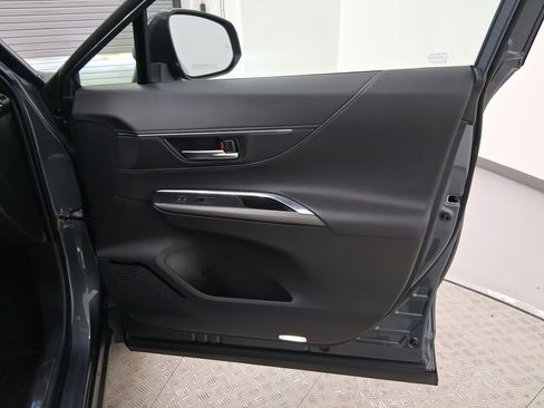 Used 2024 Toyota Venza Limited image 29