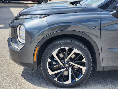 Used 2024 Mitsubishi Outlander AWD image 5