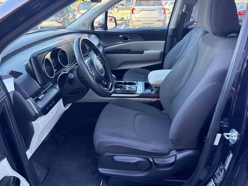 Certified 2023 Kia Carnival LX image 11