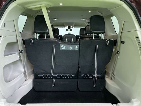 Used 2018 Chrysler Pacifica Touring-L Plus w/ Tire & Wheel Group image 29