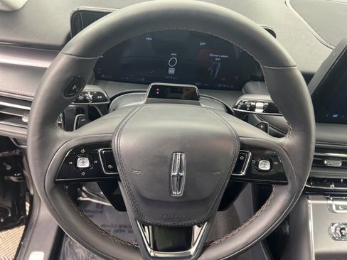 Certified 2025 Lincoln Aviator AWD image 24