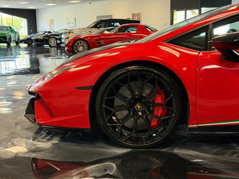 Used 2018 Lamborghini Huracan Performante AWD/4WD image 5