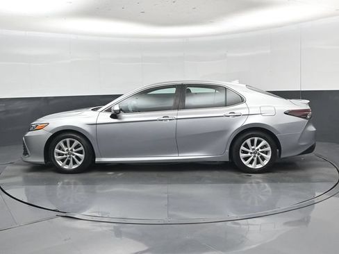 Used 2022 Toyota Camry LE FWD image 2