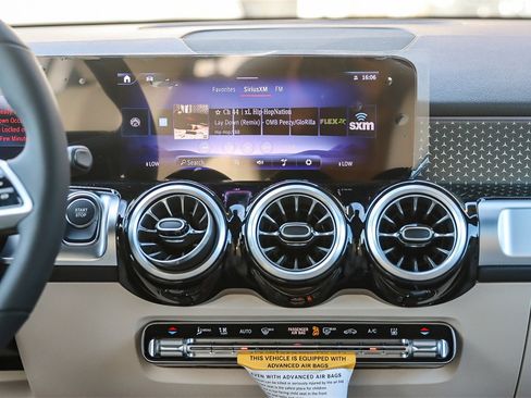 Used 2024 Mercedes-Benz EQB 300 4MATIC image 12