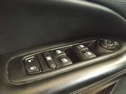 Used 2018 Jeep Compass Latitude FWD image 27