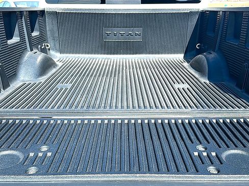 Used 2019 Nissan Titan SV image 21