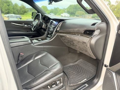 Used 2019 Cadillac Escalade Platinum RWD image 27