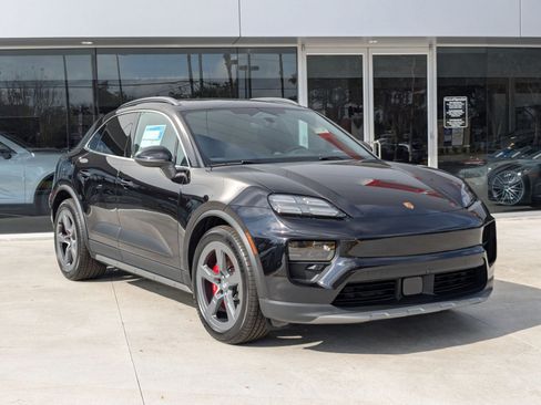 New 2025 Porsche Macan 4S Electric image 30