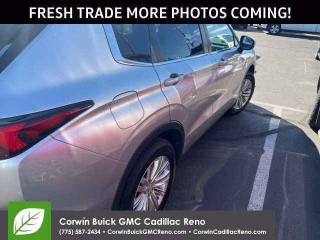 Used 2023 Mitsubishi Outlander ES AWD/4WD image 2