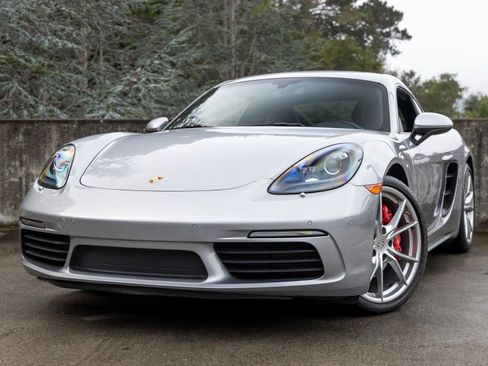 Used 2018 Porsche 718 Cayman S image 7