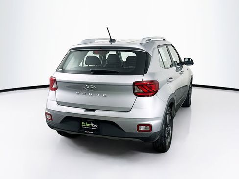 Used 2025 Hyundai Venue SEL image 9