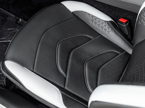 Used 2022 Aston Martin DBS Superleggera RWD image 31