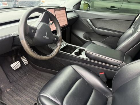Used 2022 Tesla Model Y Performance AWD/4WD image 3