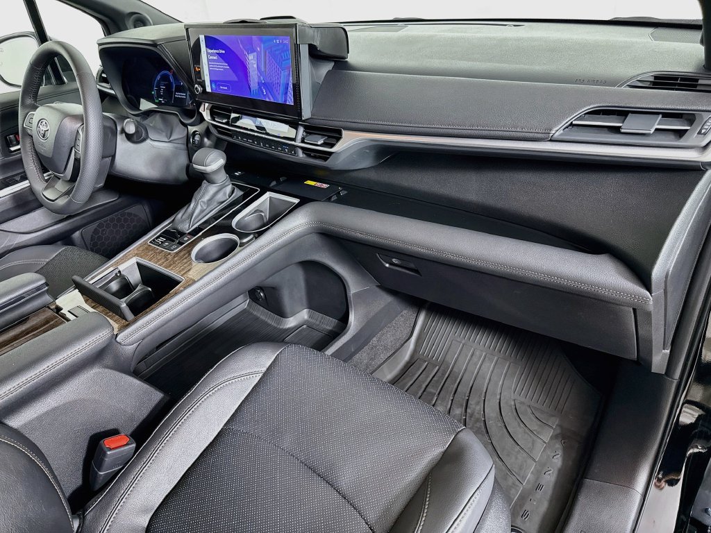 Used 2026 Toyota Sienna Platinum AWD/4WD image 31