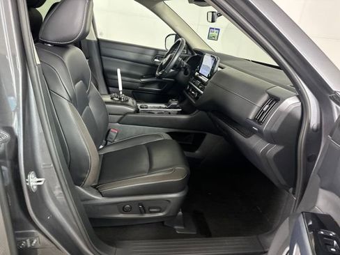 Used 2023 Nissan Pathfinder SL image 28