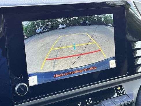 Used 2025 Toyota Camry SE w/ Convenience Package image 15