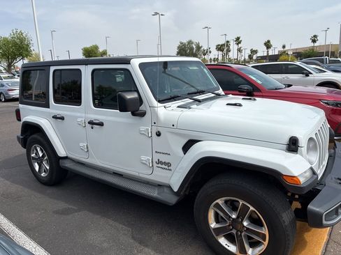 Used 2019 Jeep Wrangler Unlimited Sahara image 4