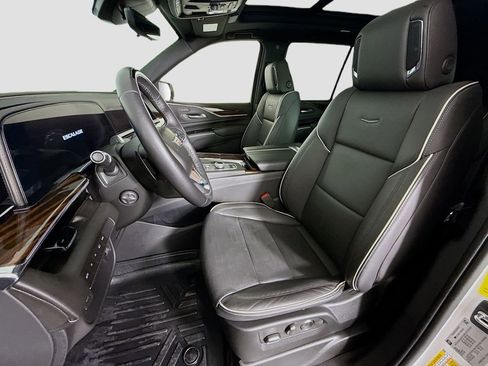 Used 2023 Cadillac Escalade Premium Luxury image 22
