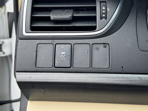 Used 2017 Toyota Camry XLE image 29