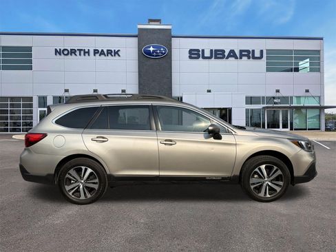 Used 2019 Subaru Outback 2.5i Limited AWD/4WD image 2