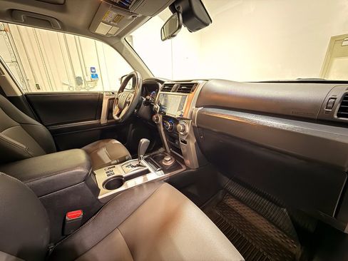 Used 2023 Toyota 4Runner SR5 Premium w/ Moonroof Package AWD/4WD image 31