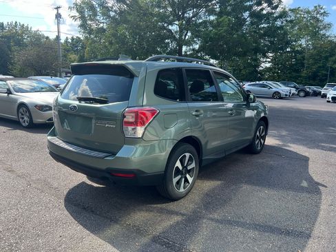 Used 2017 Subaru Forester 2.5i Premium image 5