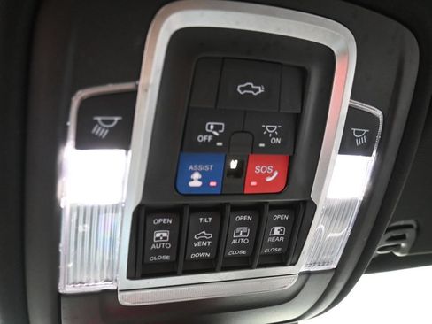 Used 2022 RAM 1500 Limited AWD/4WD image 17