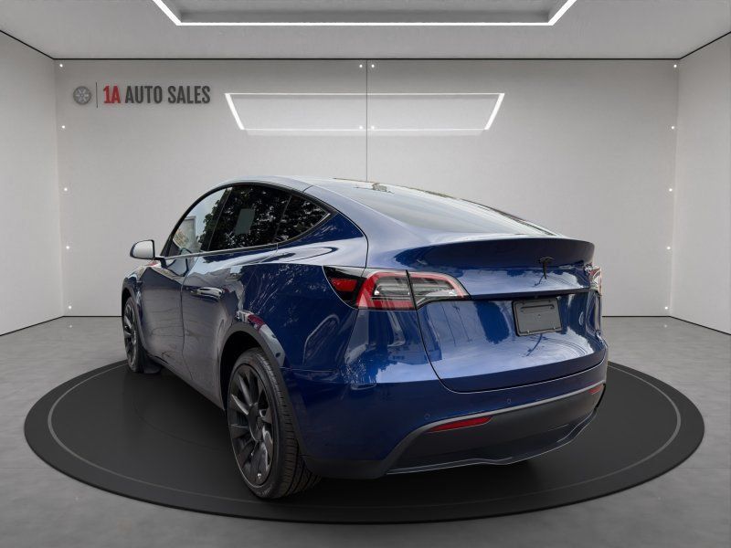 Used 2022 Tesla Model Y Long Range AWD/4WD image 3