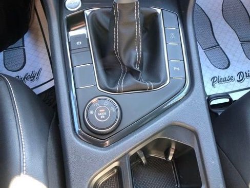 Used 2022 Volkswagen Tiguan SE R-Line image 21