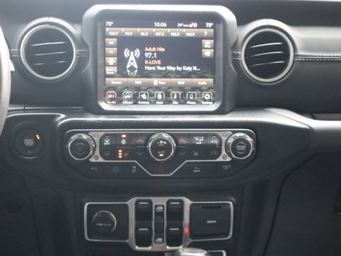 Used 2021 Jeep Wrangler Unlimited Sahara w/ Cold Weather Group image 15